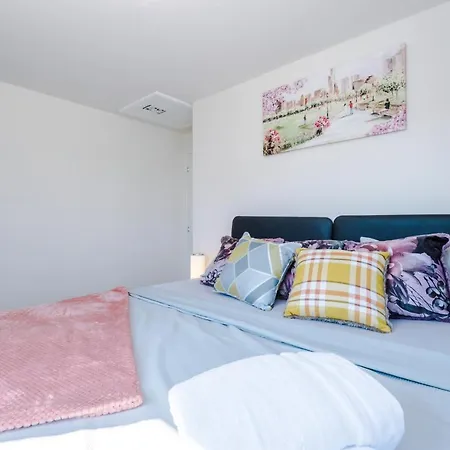 Vidale Court, 3 Bedroom House With River Irwell View, Sleeps 6 Manchester Exterior photo